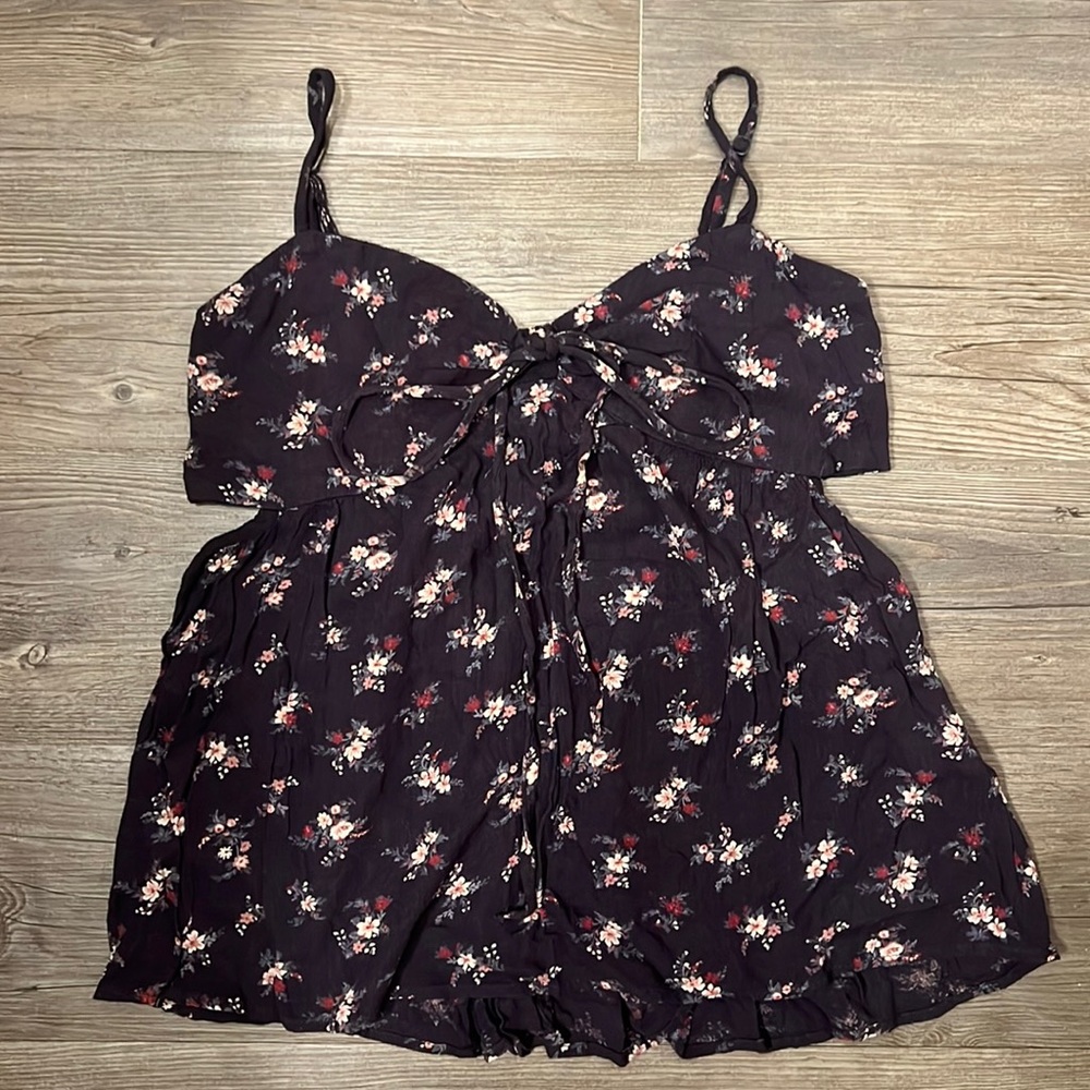 American Eagle Side Cutout Top Size Small